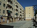 Grup d'edificis de vivendes construït en els anys cinquanta. Accés nort.