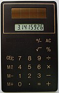 Calculadora solar ultradelgada ( 2 mm de gruixa), (1990).
