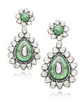 Pendeloque-shaped earrings.