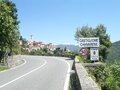 Via d'accés a Castiglione Chiavarese.