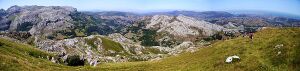 Relieve karstico-Karst topography.jpg